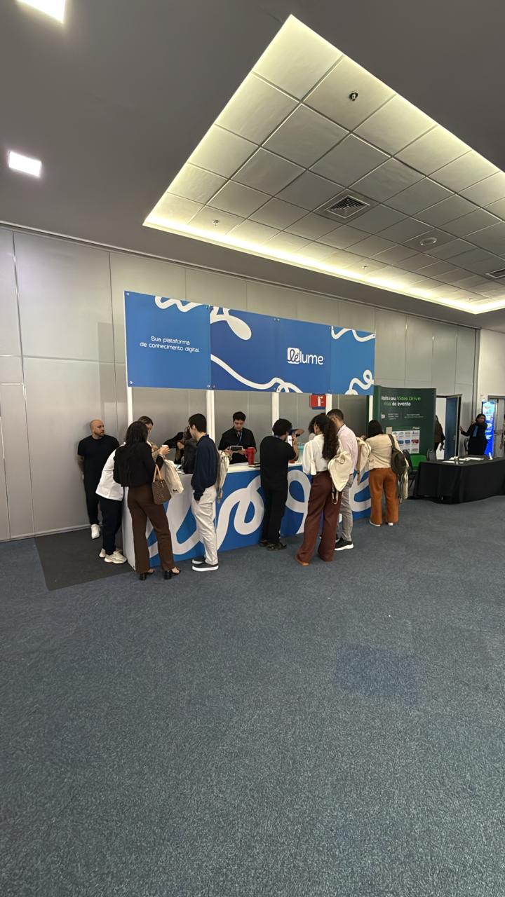 Visitantes conhecendo a Lêlume no Congresso SOCERJ 2026, no Rio de Janeiro/RJ